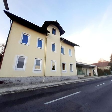 Grosse Altbauwohnung Auf Dem Land Kallham Екстериор снимка